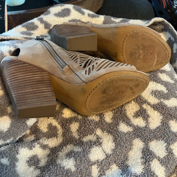 Vince Camuto very stylish, cute and comfy ankle booties. - Picture 4 of 4